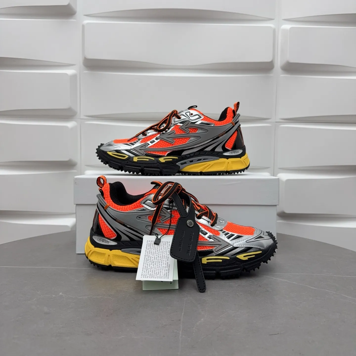 【off- white】P: 720💰Couple style👫, Size: 35-44 (Male 38.45.46 custom-made) High-quality version👊"Out of office" series original mold opening, original lasting, production process 1:1 original version ➰OFF GREY) OFF-WHITE Be Right Back Couple style👫Round toe lace-up arrow pattern low-top lifestyle casual shoes green. A running shoe called the "Be Right Back" sneaker. The design of this sneaker is inspired by Japanese sports aesthetics and craftsmanship, with running performance and principles at its core.